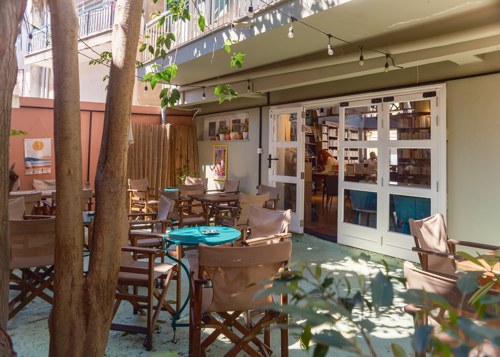 Simoun Books and Coffee